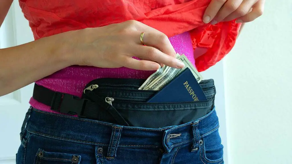 How to Hide Money When Travelling - Effective Manner