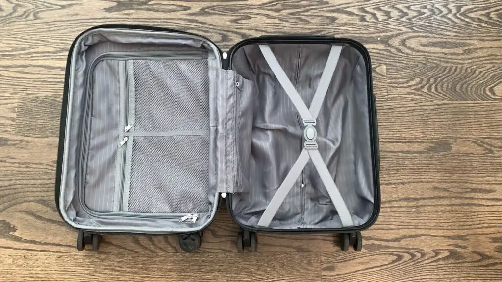 7 Effective Tips On How To Clean Away Luggage