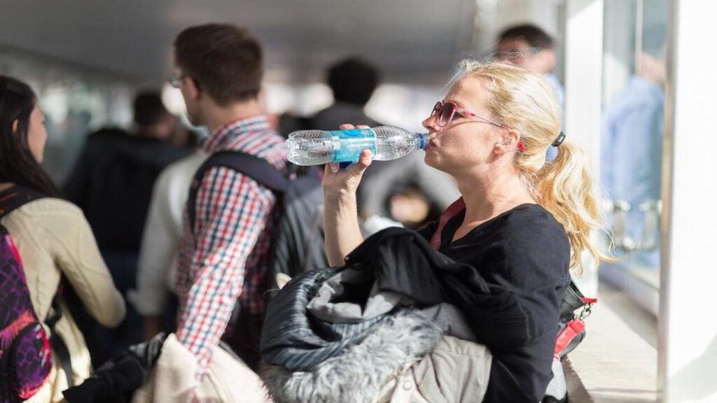 Alternative Ways To Stay Hydrated During A Flight