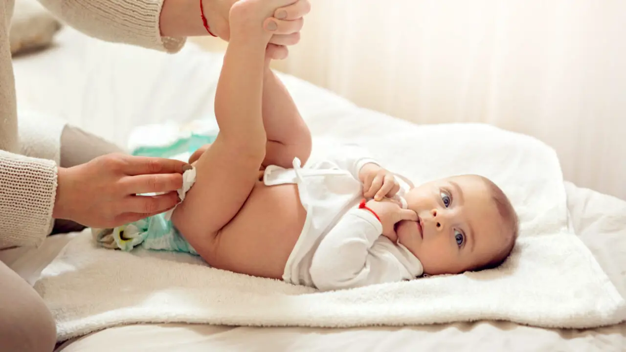 Choosing Between Cloth And Disposable Diapers For Your Newborn