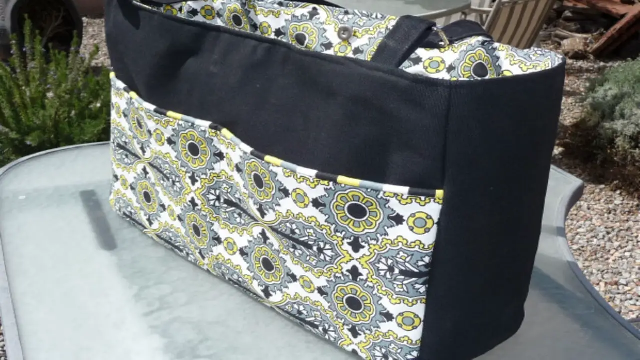 Divide Your Diaper Bag Into Sections