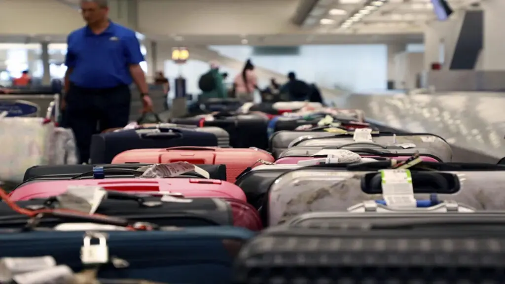 Factors Determining If You Need To Pick Up Your Luggage On A Connecting Flight