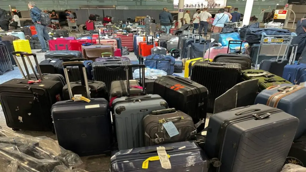 How Do Airlines Track Lost Or Unclaimed Luggage