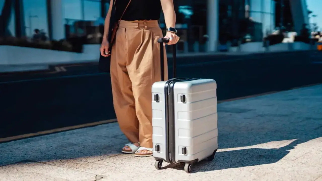 Polypropylene Vs Polycarbonate Luggage - Battle Durability