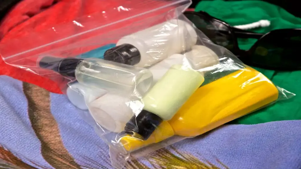  Place Liquids In Plastic Bags