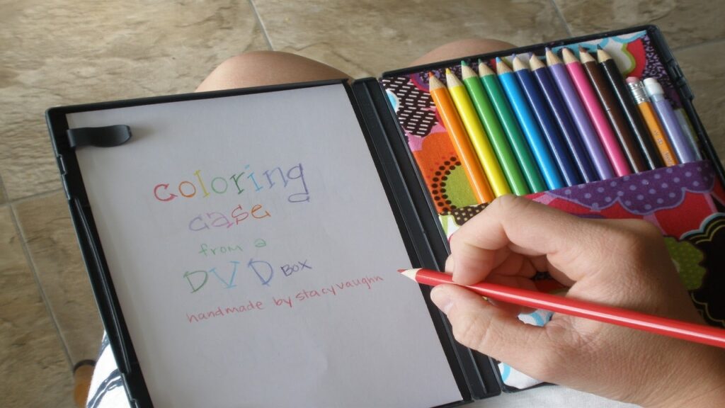 Steps To Make Diy Travel-Coloring Cases